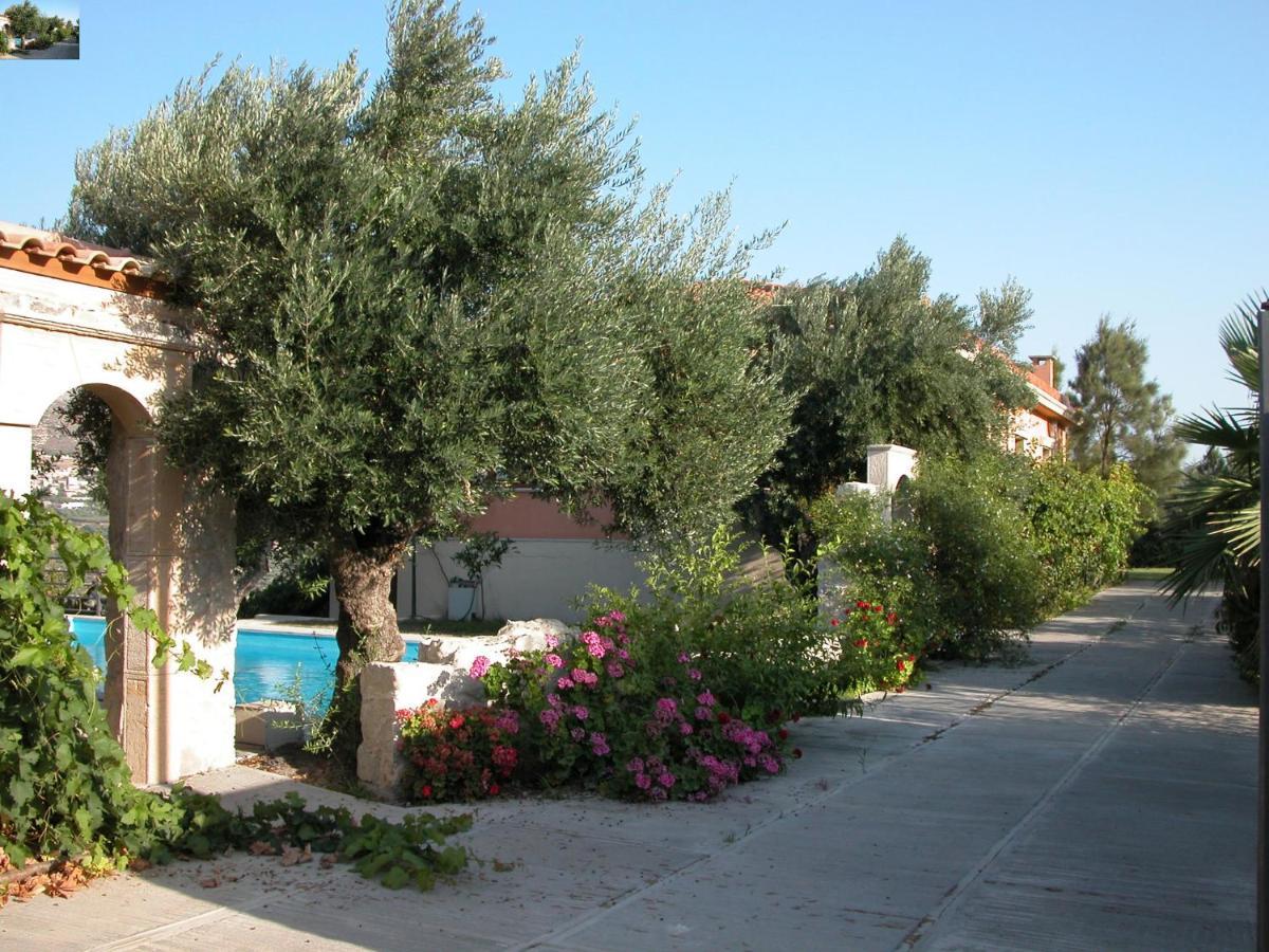 Sprawling Vlilla In Malades Villa Agios Sillas Exterior photo